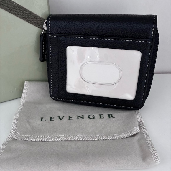 NEW Levenger Wallet in Gift Box with Levenger Dust Cover, Pebbled Leather, Black - Picture 1 of 16